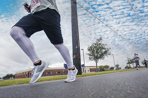 people running a marathon